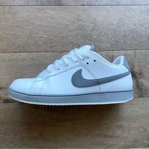 NIKE SNEAKERS - Santa Cruise
